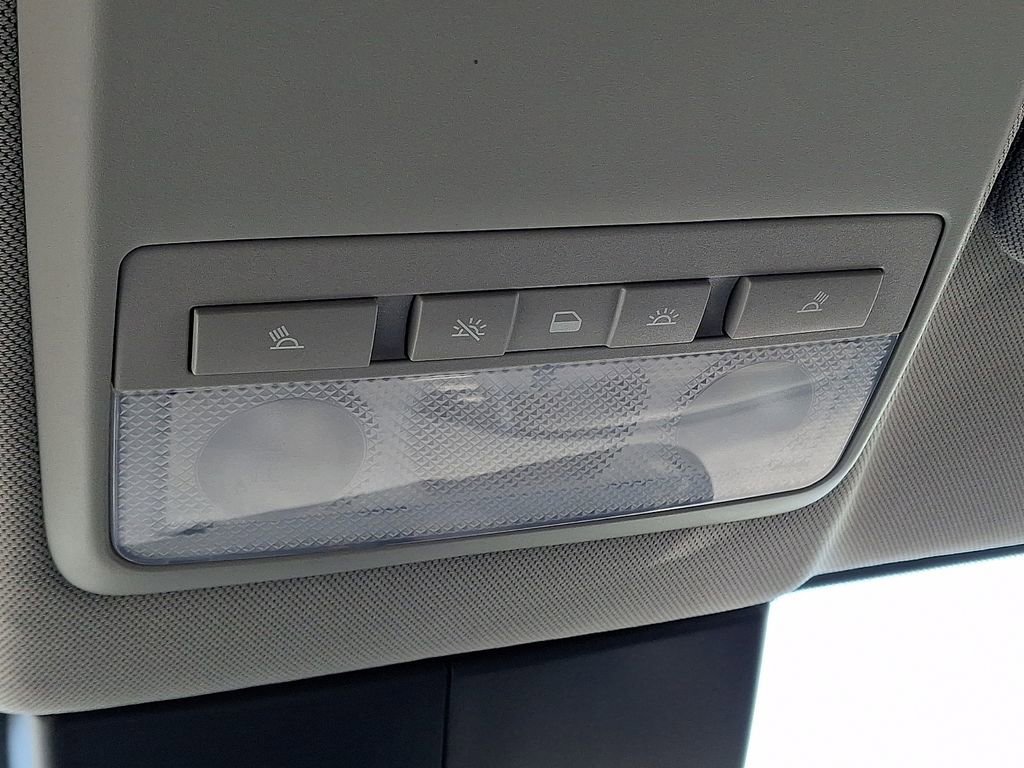 Used 2022 Chevrolet Trax LT w/ LT Convenience Package image 25