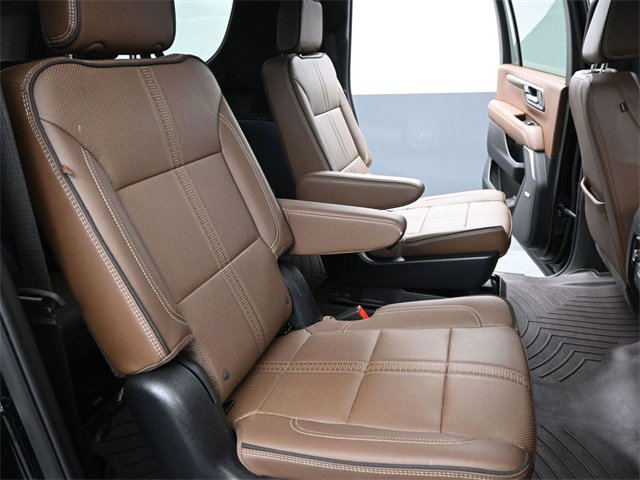 Used 2025 Chevrolet Suburban High Country w/ LPO, Illumination Package image 26
