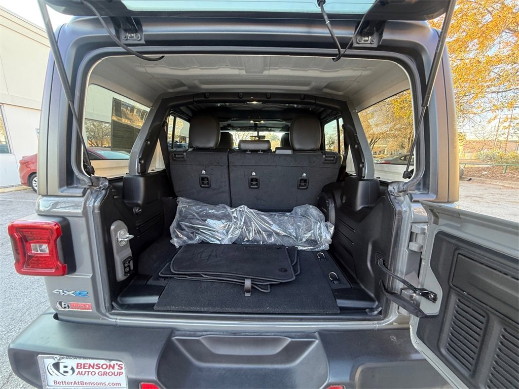 Used 2022 Jeep Wrangler Unlimited Sahara image 19