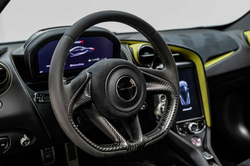 Used 2018 McLaren 720S Performance RWD image 15
