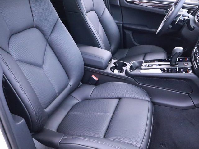 New 2025 Porsche Macan Turbo image 24