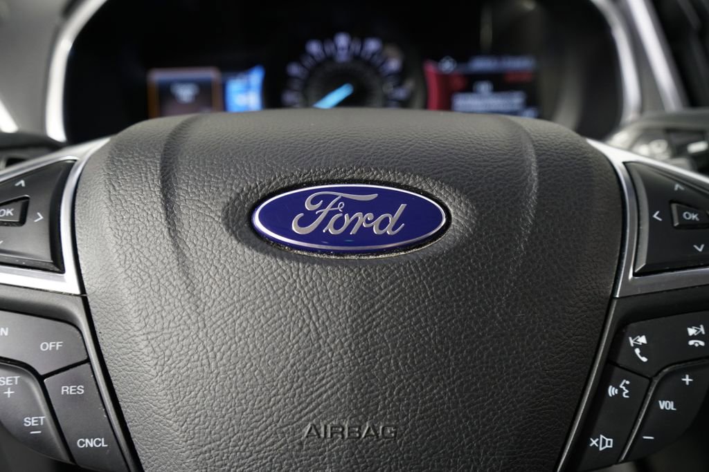 Used 2017 Ford Edge Titanium w/ Technology Package AWD/4WD image 35