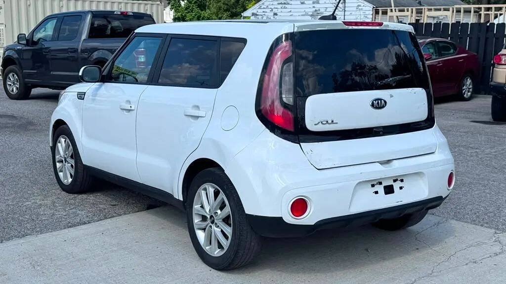 Used 2017 Kia Soul + FWD image 4
