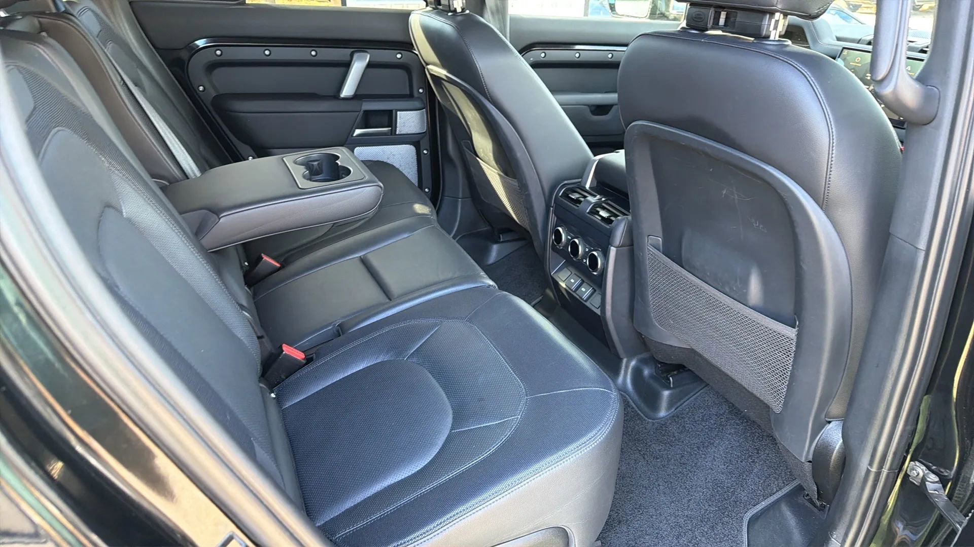 Used 2024 Land Rover Defender 130 X-Dynamic SE image 23