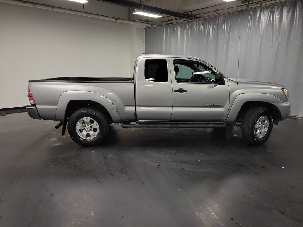 Used 2015 Toyota Tacoma 4x4 Access Cab V6 w/ SR5 Package image 9