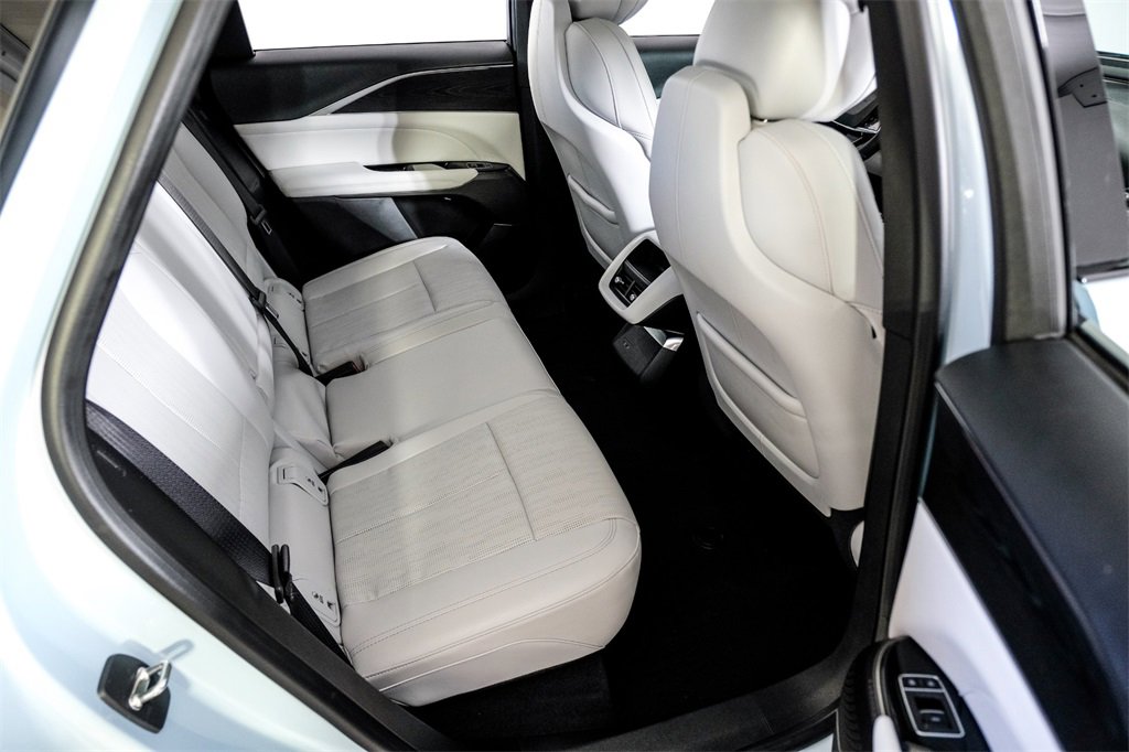 Used 2024 Cadillac Lyriq Luxury image 38