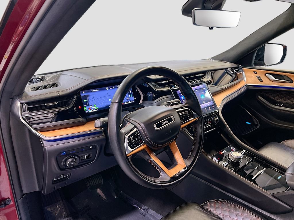Used 2023 Jeep Grand Cherokee Summit AWD/4WD image 9