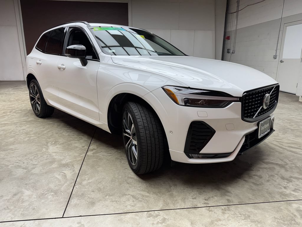 Used 2025 Volvo XC60 B5 Plus AWD/4WD image 8