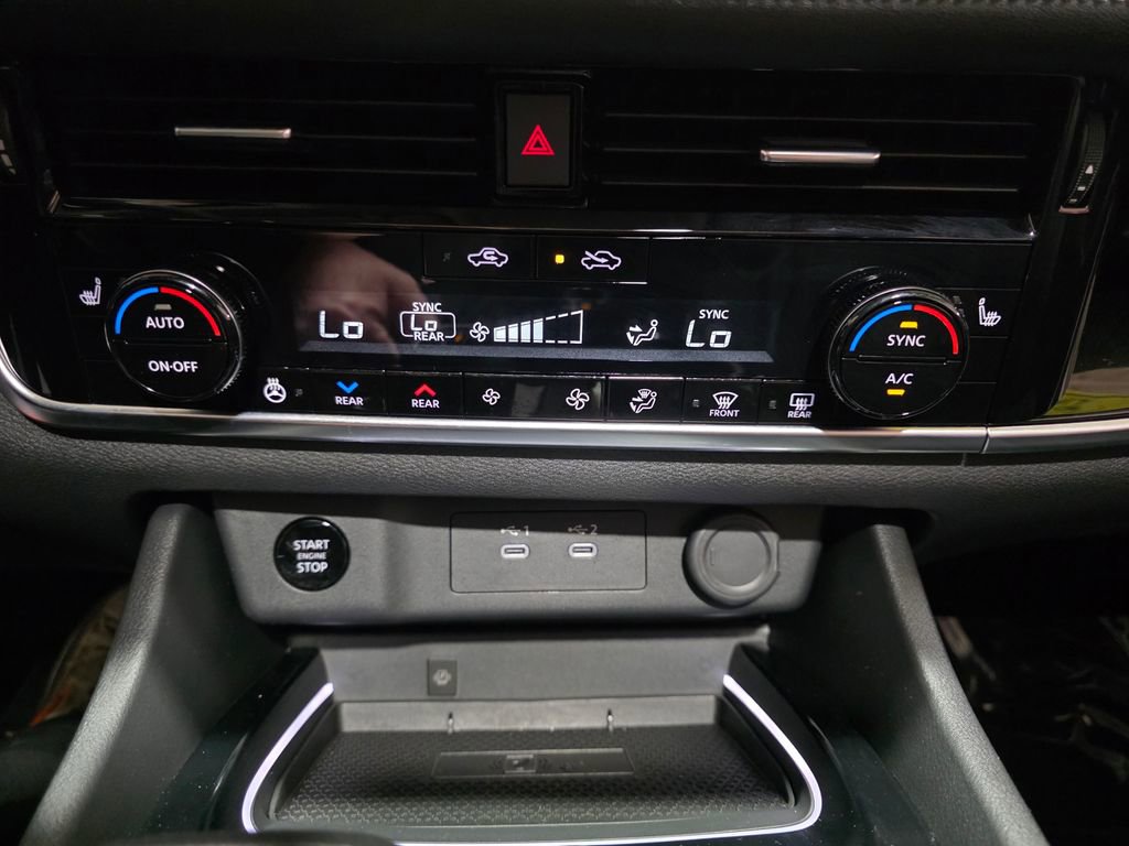 Used 2025 Nissan Rogue SL w/ SL Premium Package image 23