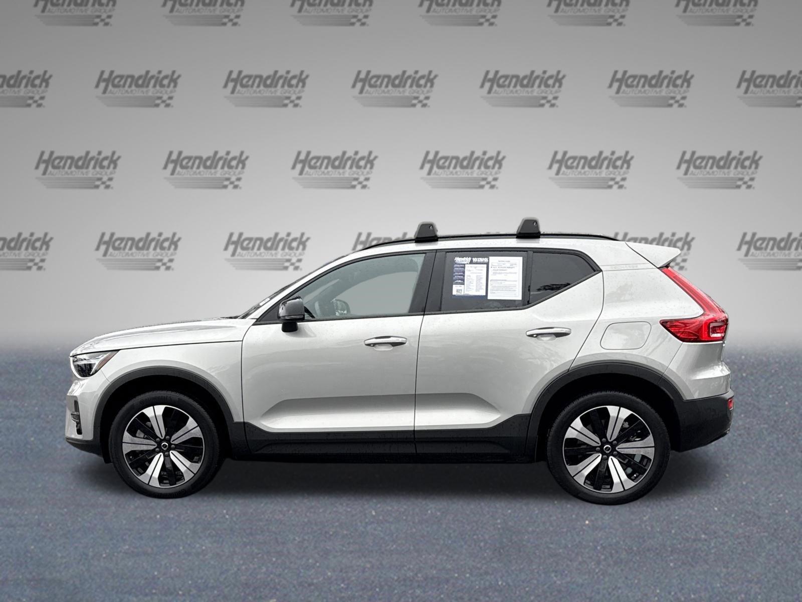 Used 2023 Volvo XC40 Recharge Core image 6