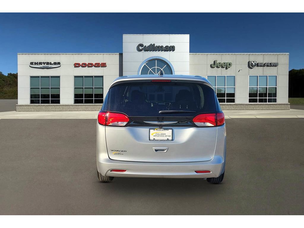 Used 2023 Chrysler Voyager LX image 6