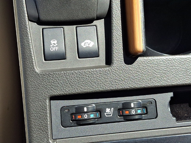 Used 2015 Lexus RX 450h AWD image 32
