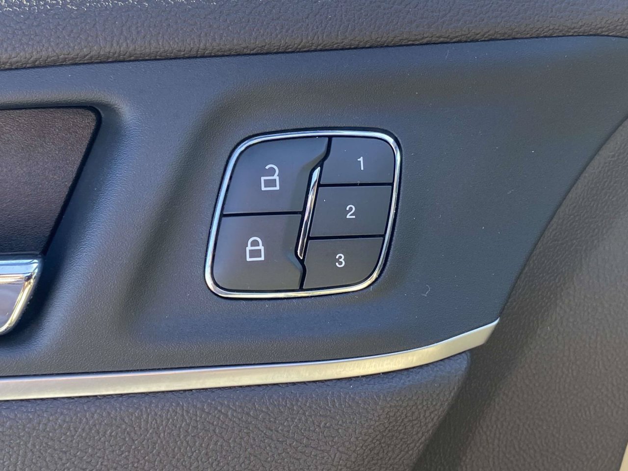 Used 2019 Lincoln MKC Reserve FWD image 29