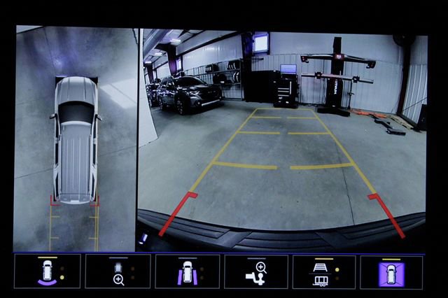 Used 2023 GMC Yukon Denali image 40