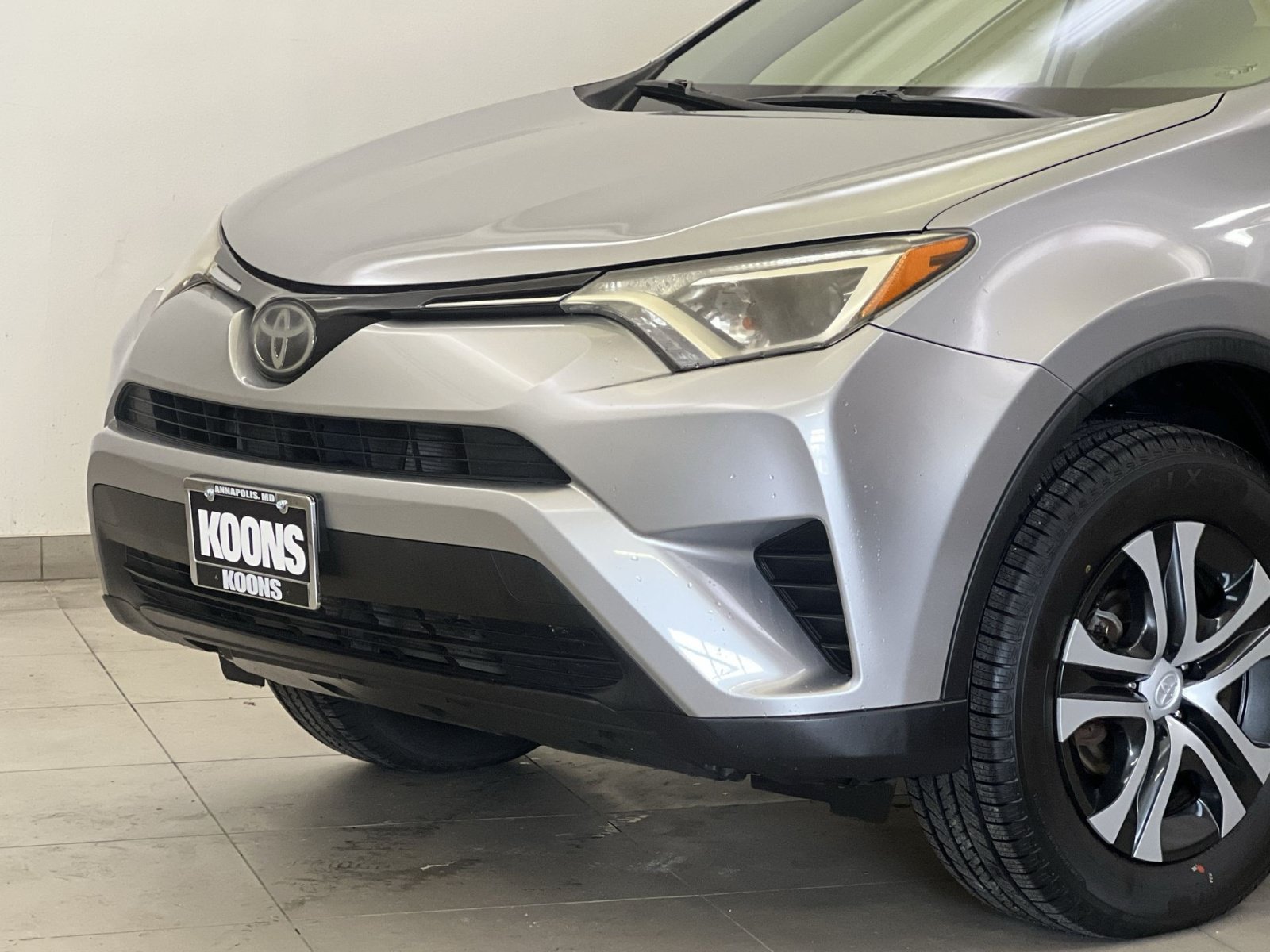 Used 2018 Toyota RAV4 LE w/ All Weather Liner Package AWD/4WD image 28