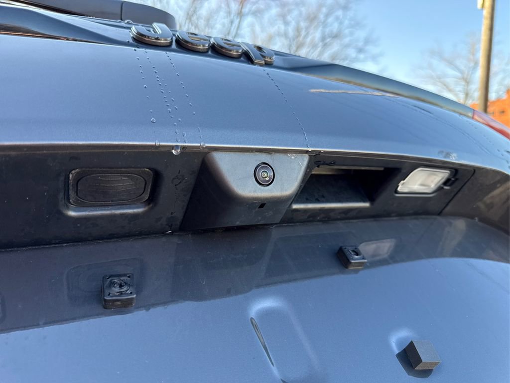 Used 2025 Jeep Grand Cherokee Altitude image 16