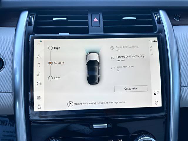 New 2025 Land Rover Discovery Dynamic SE image 25