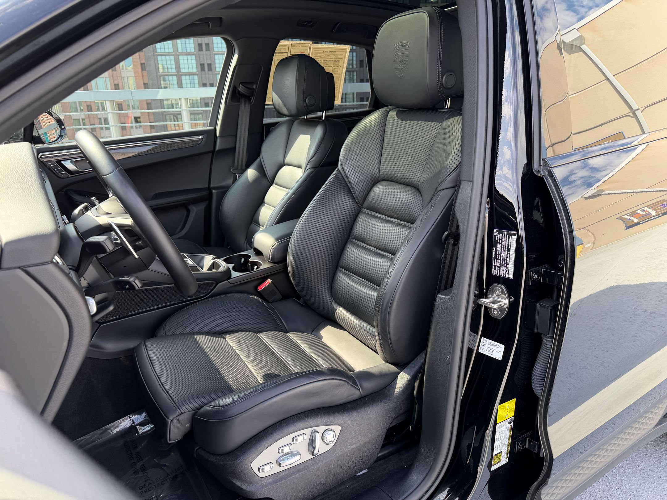 Certified 2024 Porsche Macan S AWD/4WD image 5