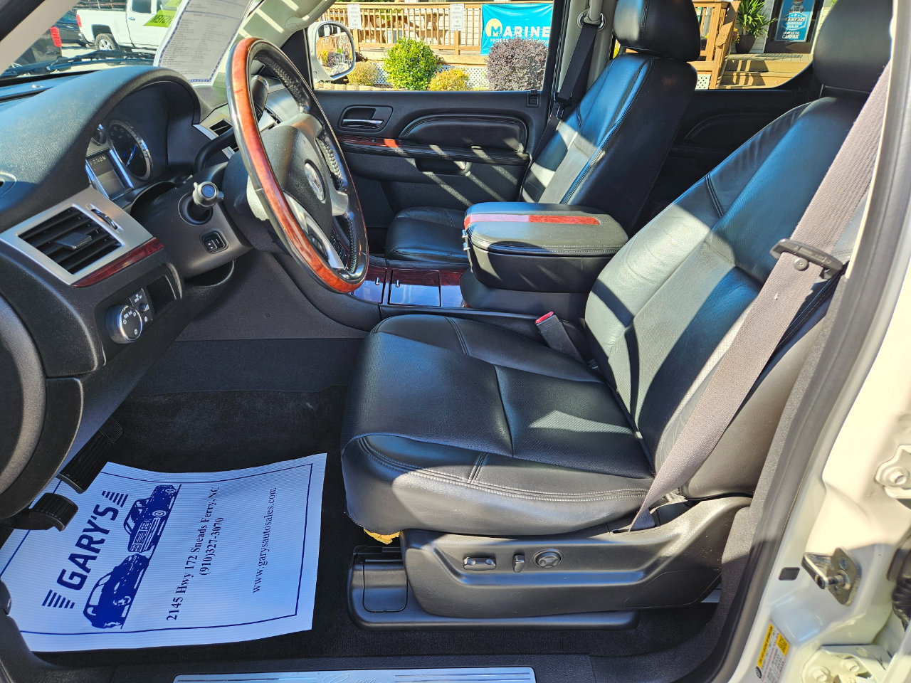 Used 2011 Cadillac Escalade ESV Premium image 12