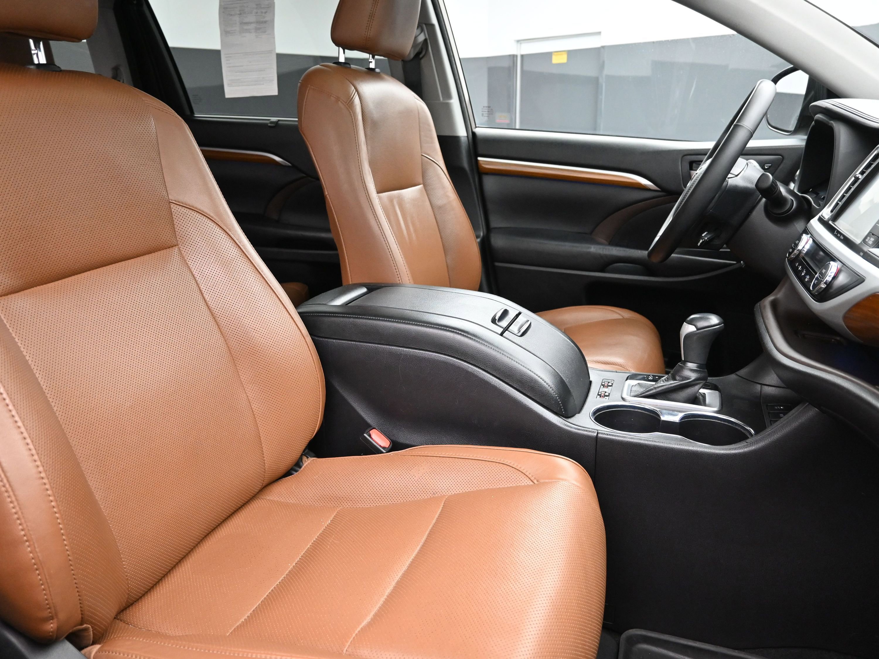 Used 2018 Toyota Highlander Limited w/ Protection Package #3 image 29