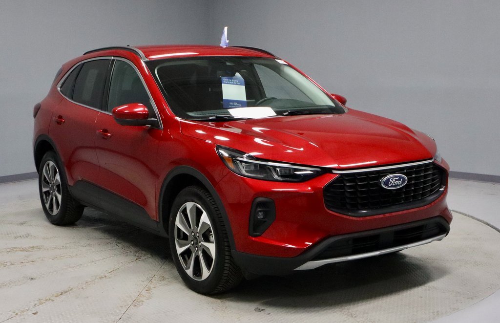 Used 2024 Ford Escape Platinum image 1