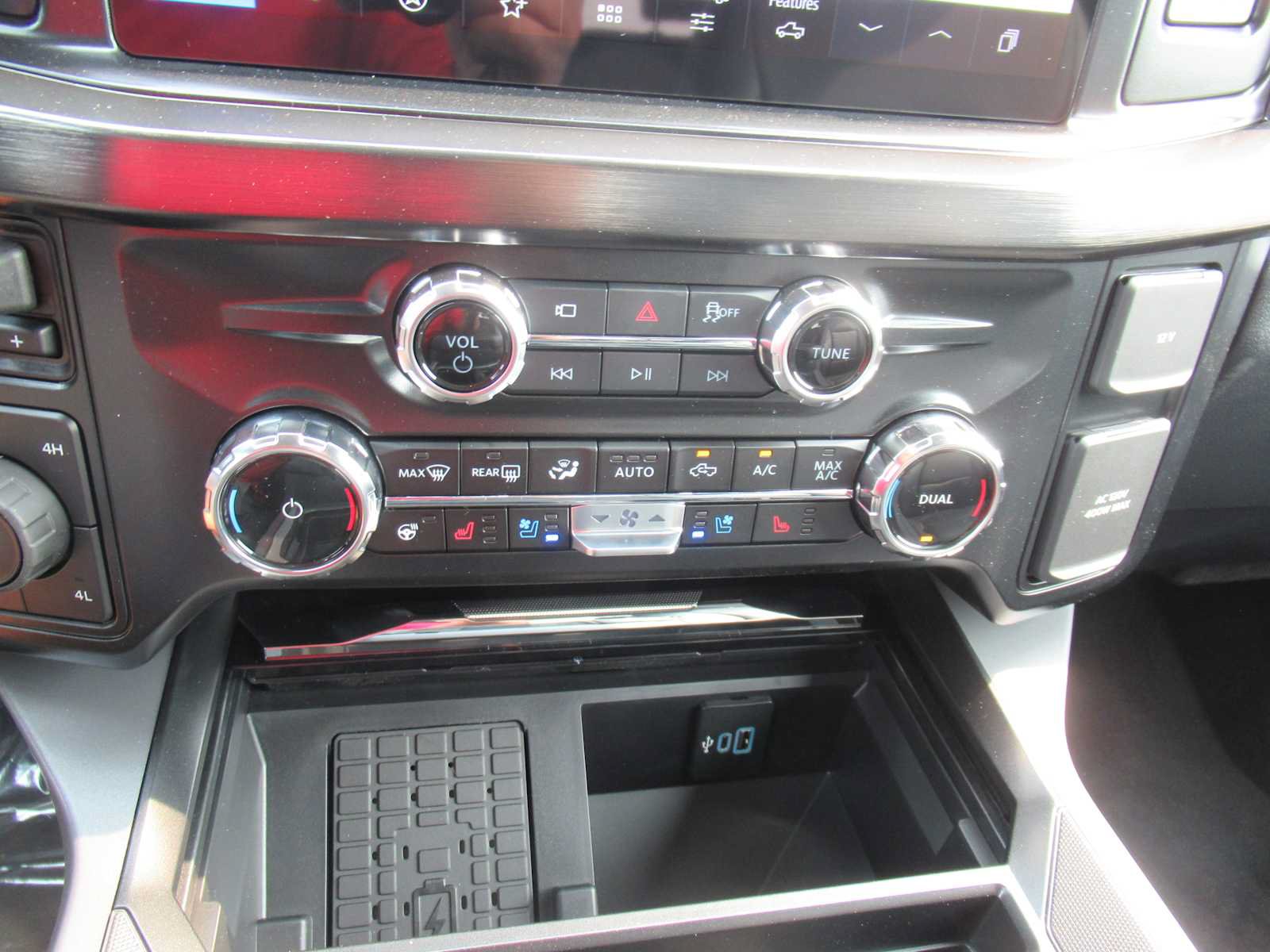 New 2026 Ford F250 Lariat w/ Black Appearance Package AWD/4WD image 24