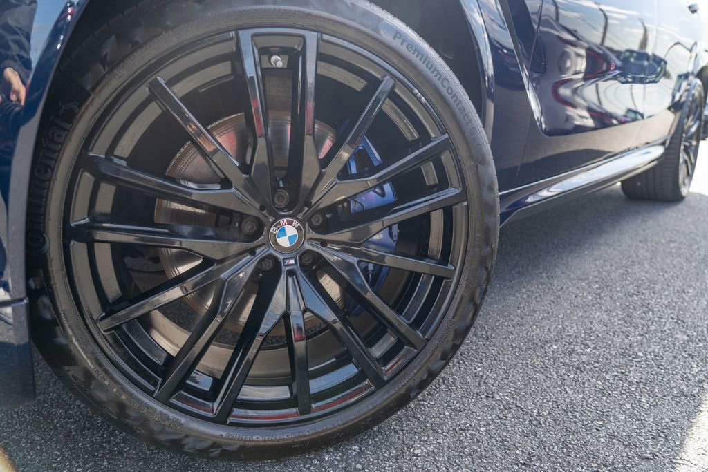 Used 2022 BMW X6 M50i w/ Executive Package image 3