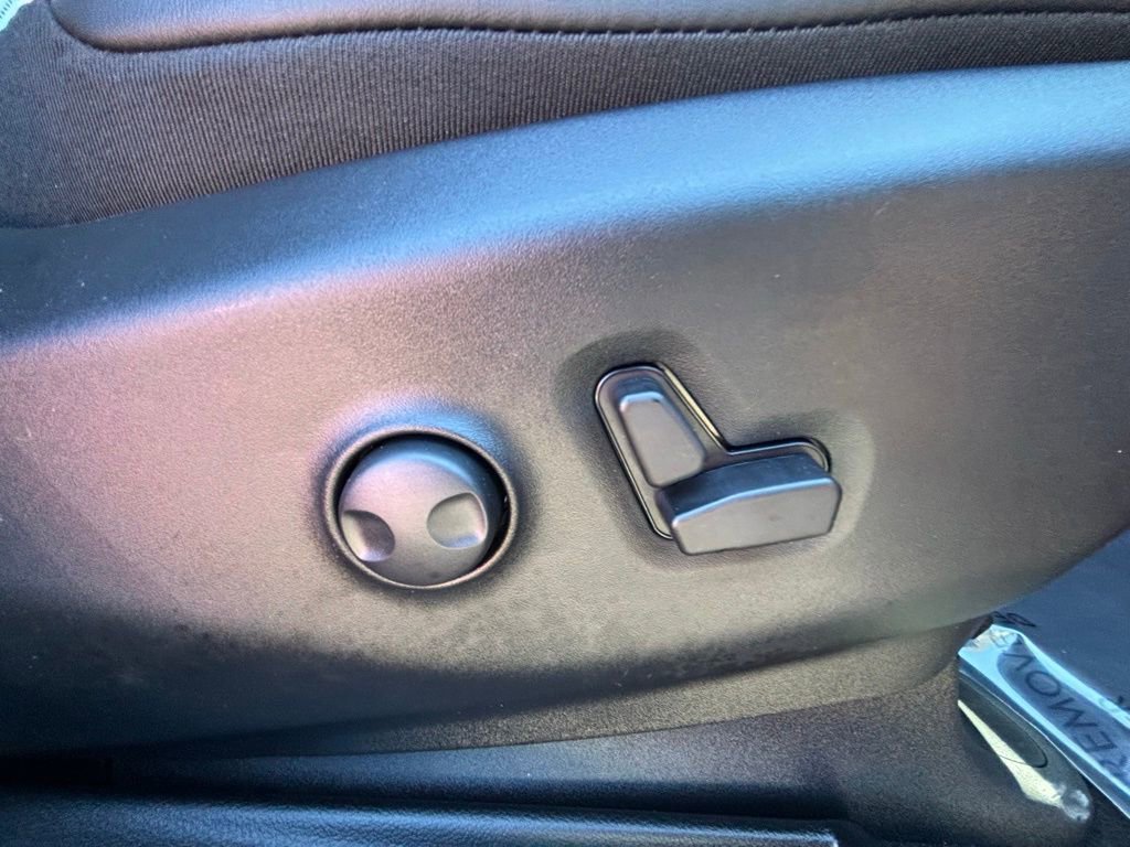 Used 2025 Chrysler Pacifica Limited w/ Trailer Tow Group image 24