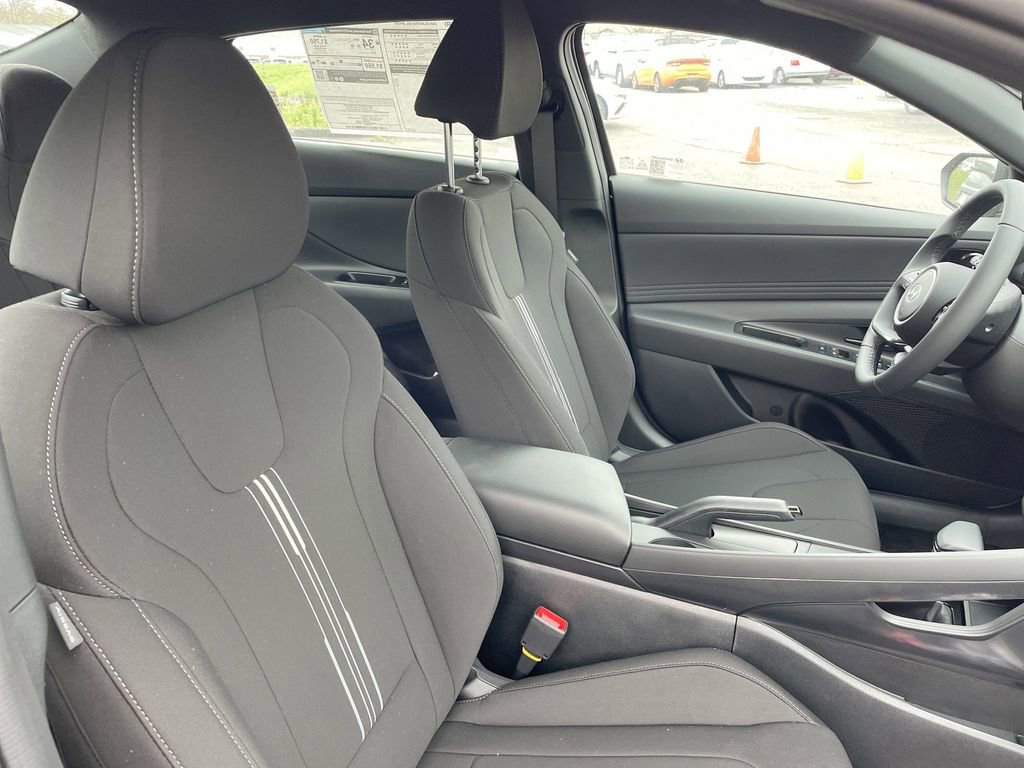 Certified 2025 Hyundai Elantra Sport image 49