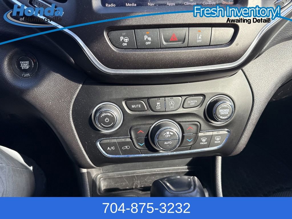 Used 2019 Jeep Cherokee Trailhawk image 29