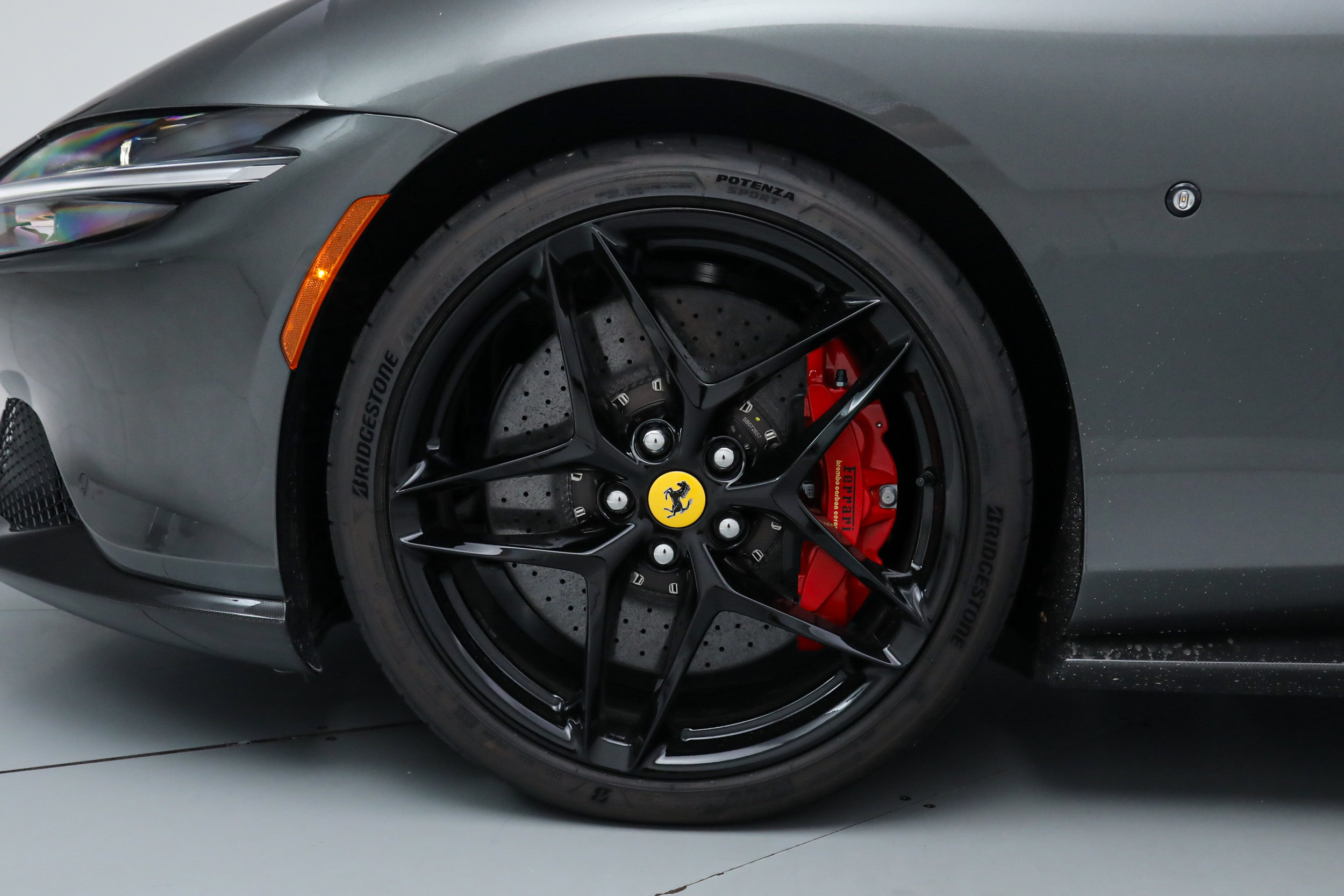 Certified 2025 Ferrari Roma Spider RWD image 21