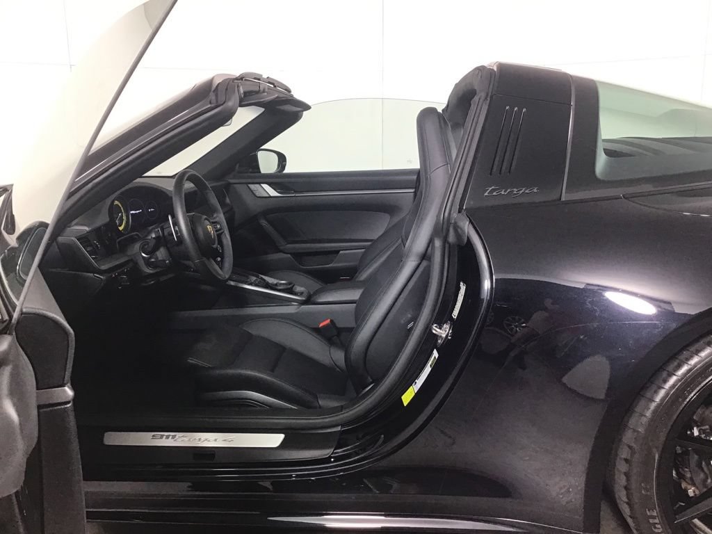 Certified 2024 Porsche 911 Targa 4 AWD/4WD image 32