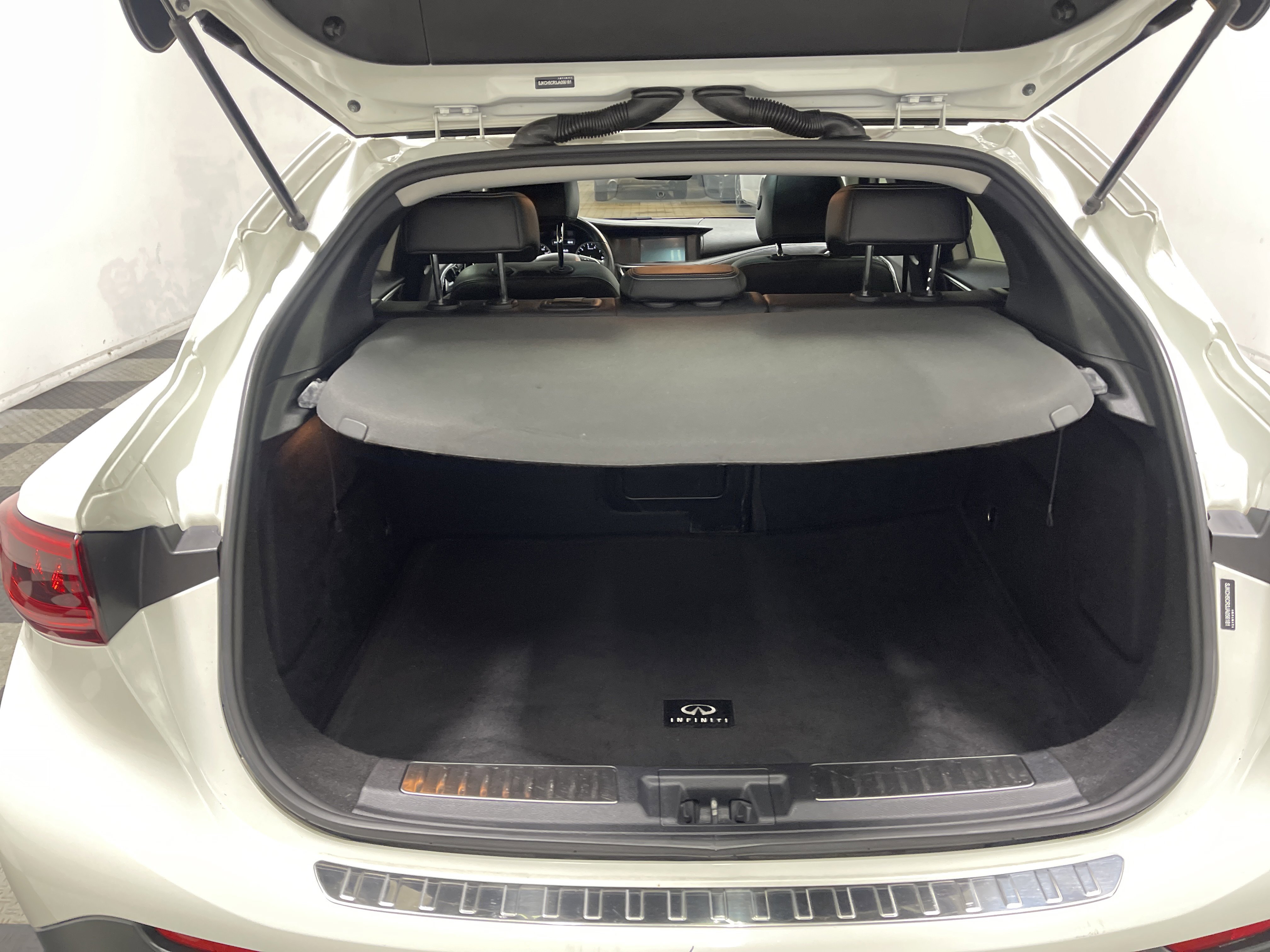 Used 2018 INFINITI QX30 Premium w/ Cargo Package image 18