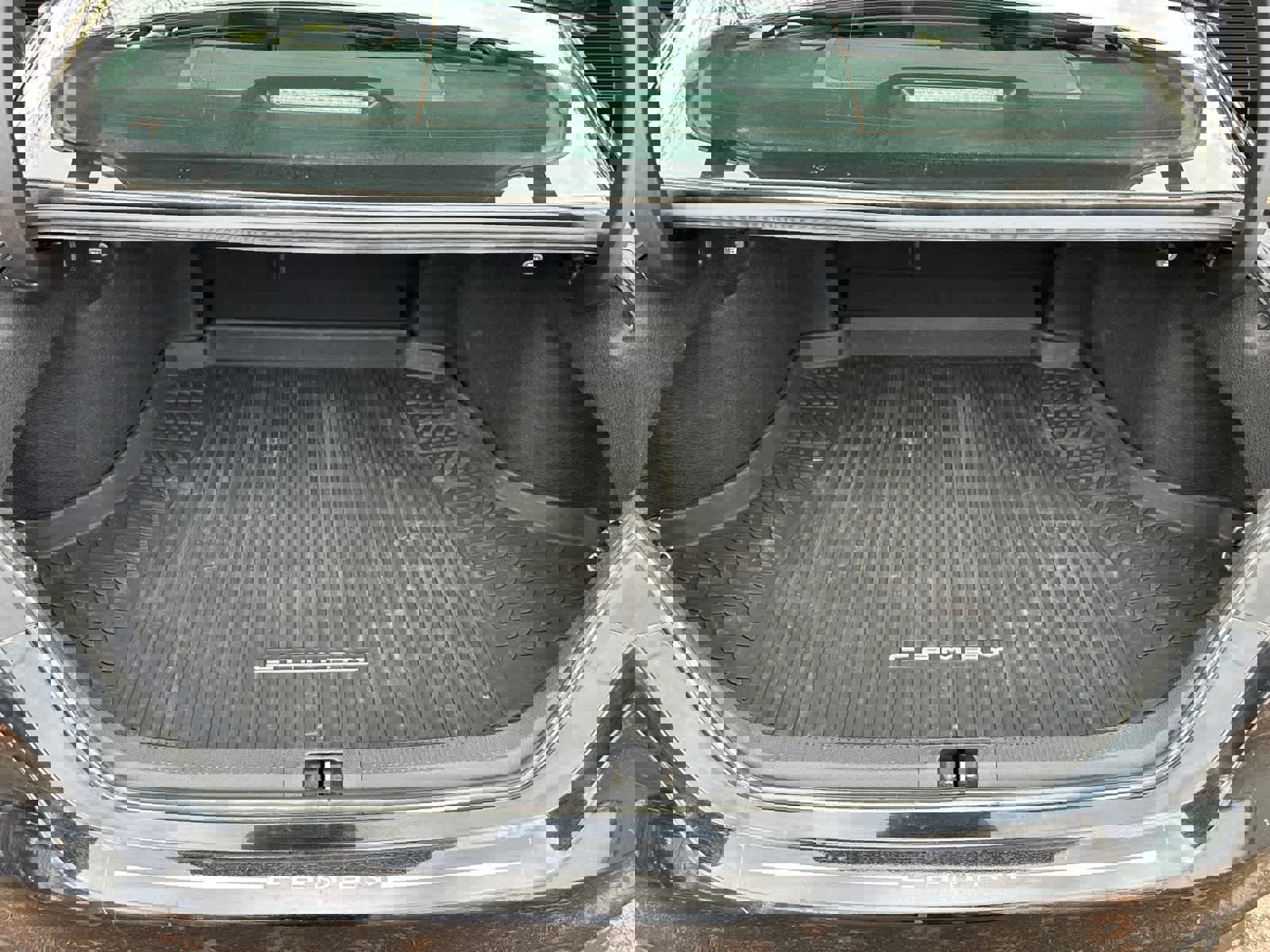 Used 2020 Toyota Camry XLE image 12