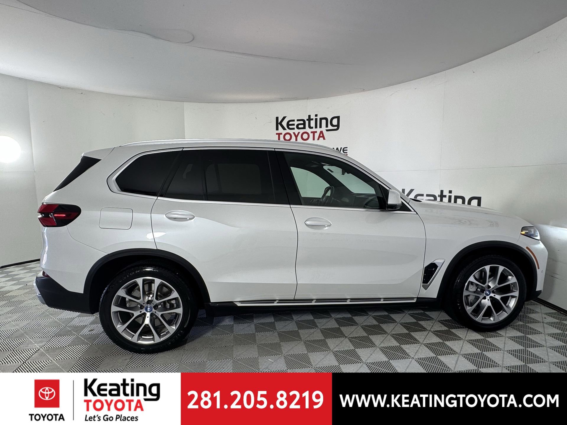 Used 2024 BMW X5 xDrive50e image 4