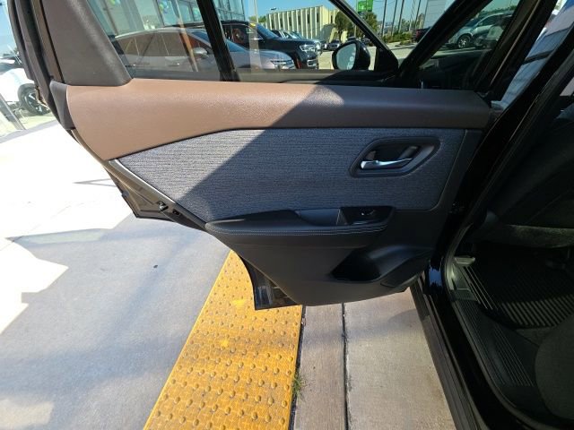 Used 2022 Nissan Rogue SV image 22