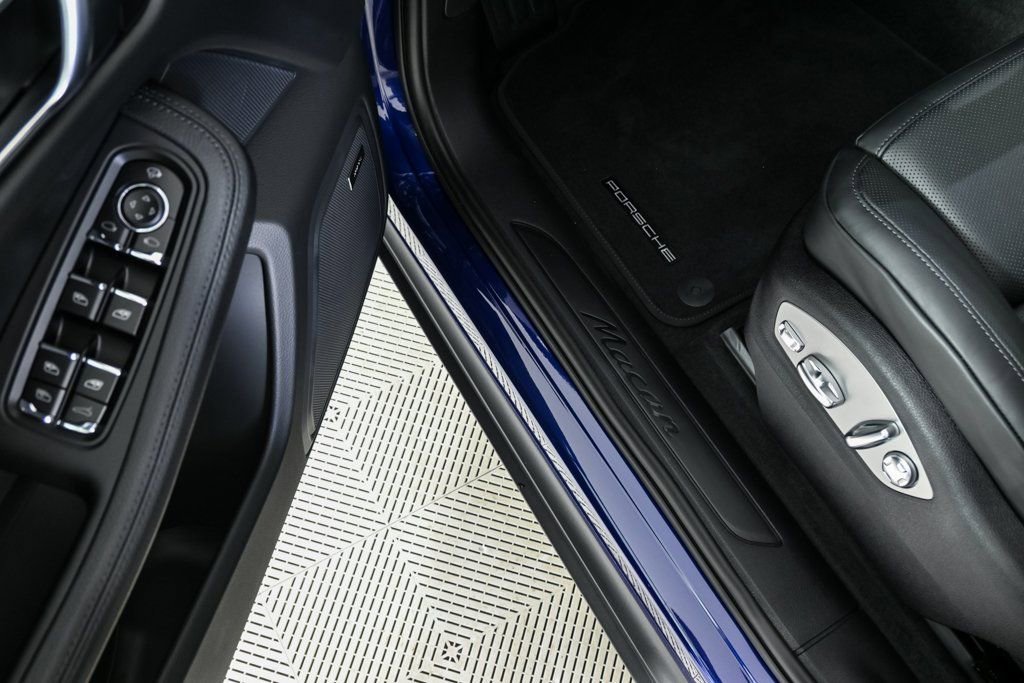 New 2026 Porsche Macan image 8