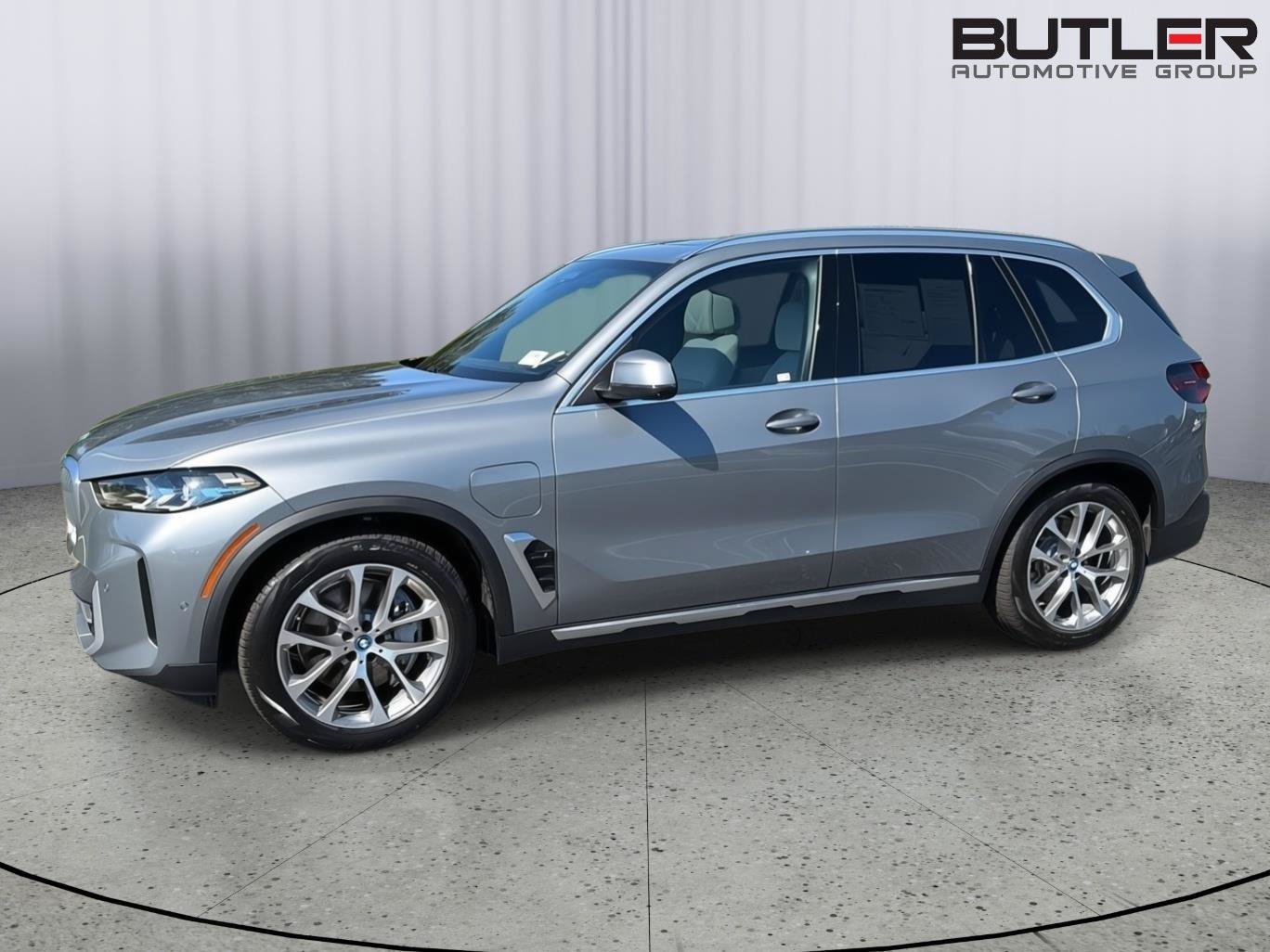 Used 2024 BMW X5 xDrive50e w/ Premium Package AWD/4WD image 3