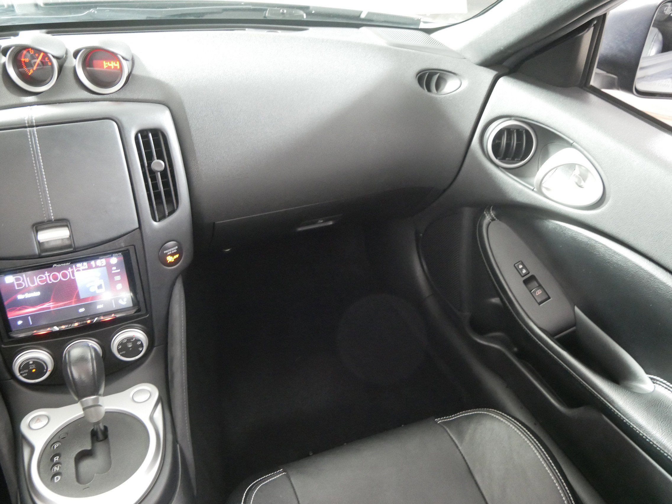 Used 2014 Nissan 370Z Roadster image 11