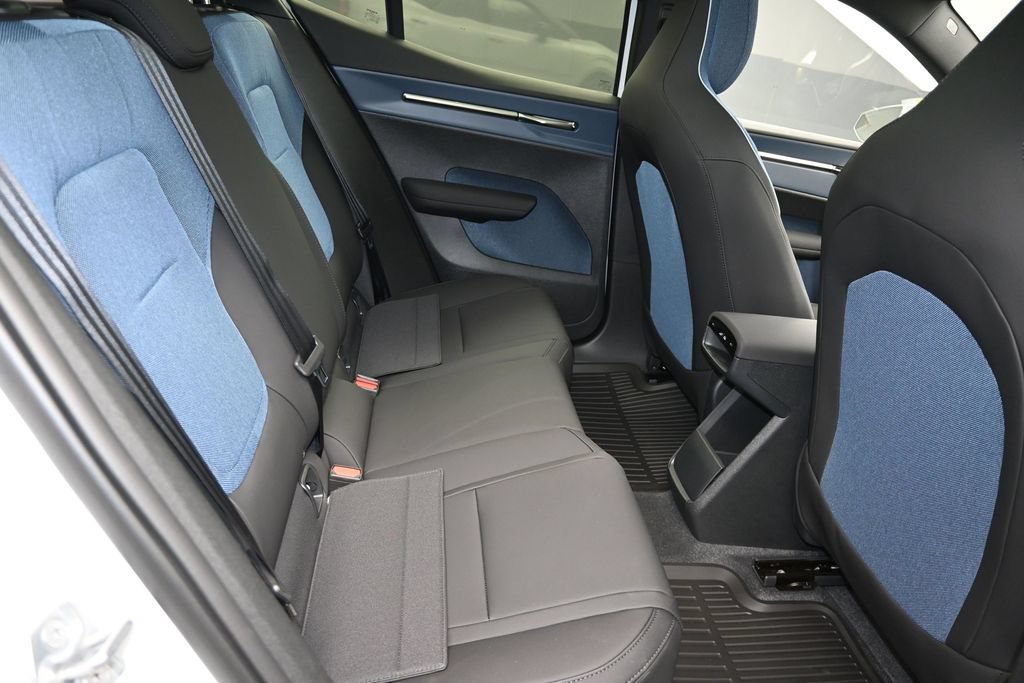 New 2026 Volvo EX30 Plus w/ Protection Package Premier AWD/4WD image 17