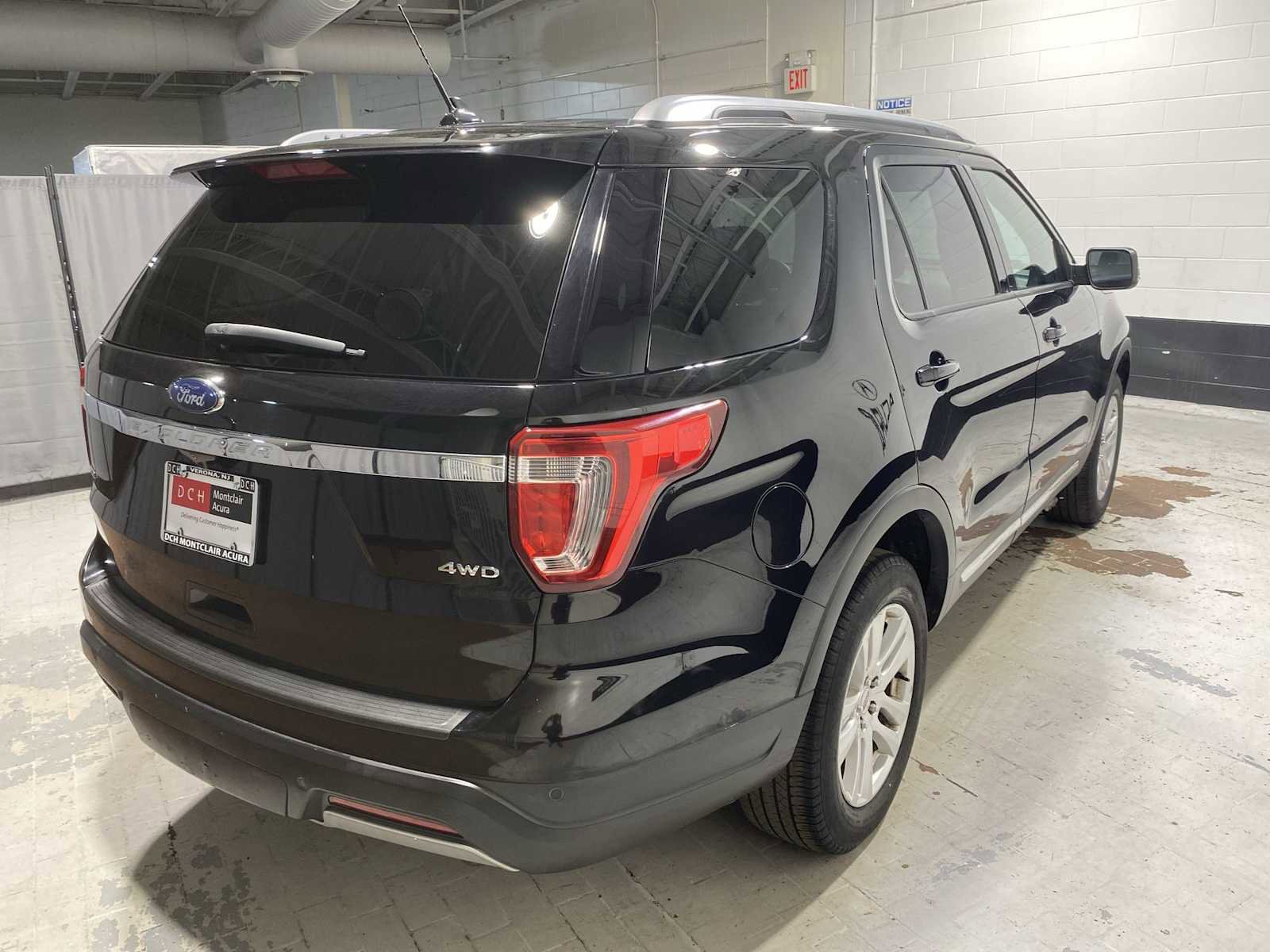 Used 2019 Ford Explorer XLT w/ Equipment Group 201A AWD/4WD image 26