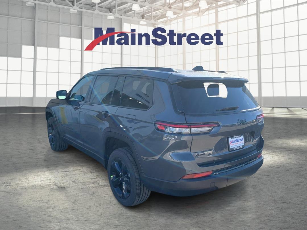 Used 2025 Jeep Grand Cherokee L Altitude image 3