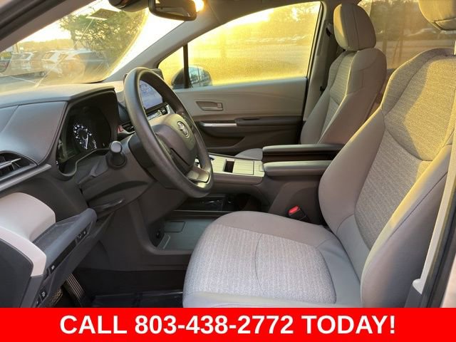 Used 2022 Toyota Sienna LE w/ LE Plus Package image 7