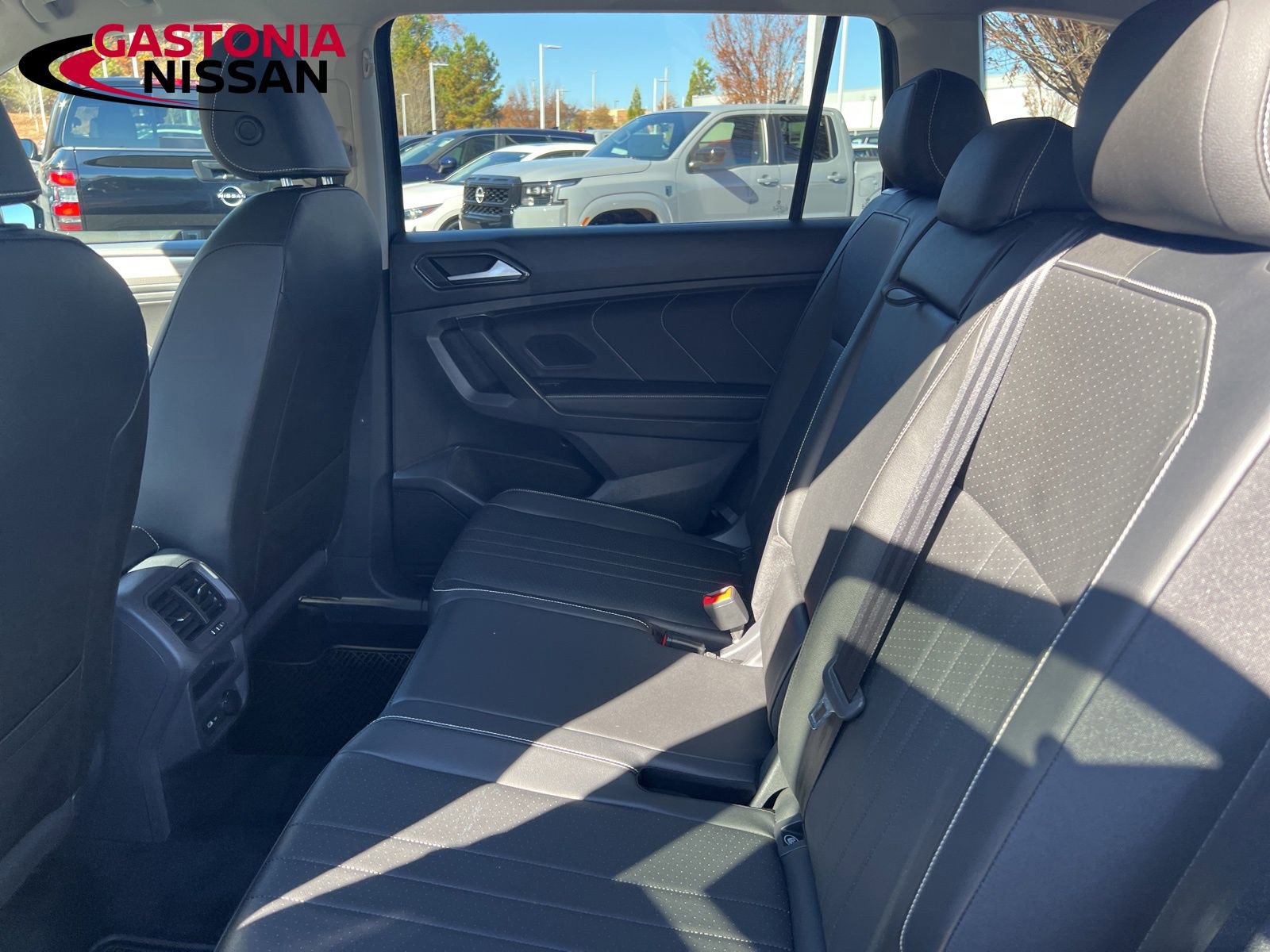 Used 2023 Volkswagen Tiguan SE image 32