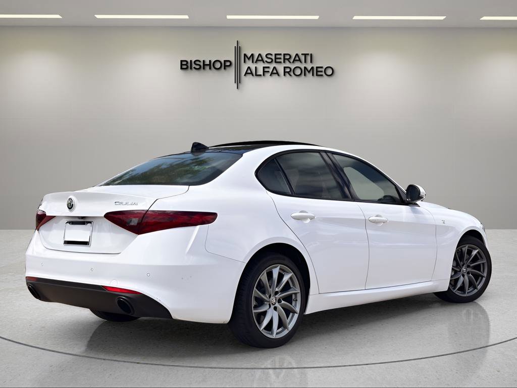 Used 2022 Alfa Romeo Giulia Ti AWD/4WD image 5
