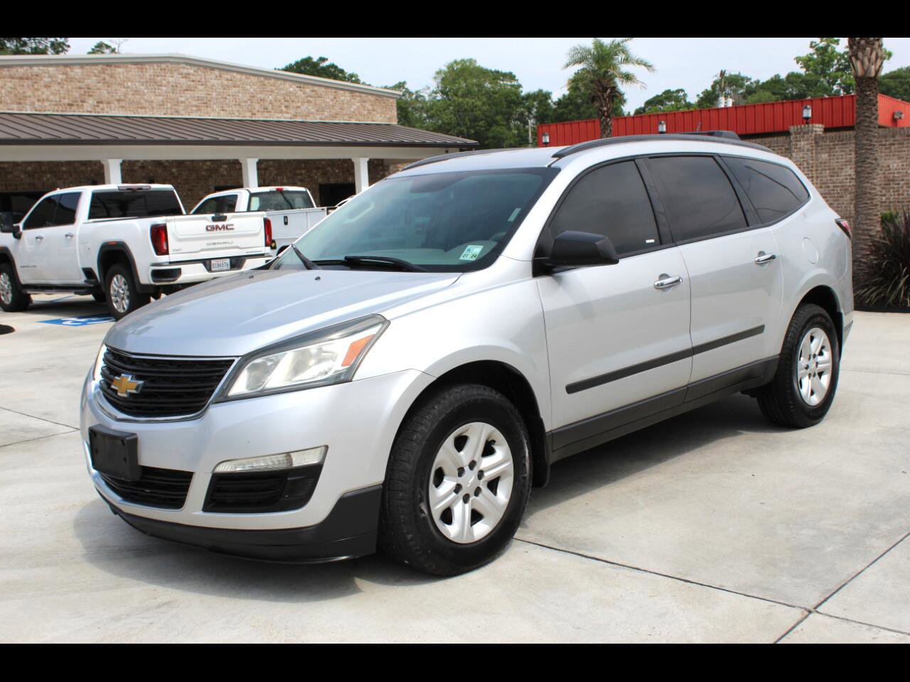 Used 2014 Chevrolet Traverse LS image 2