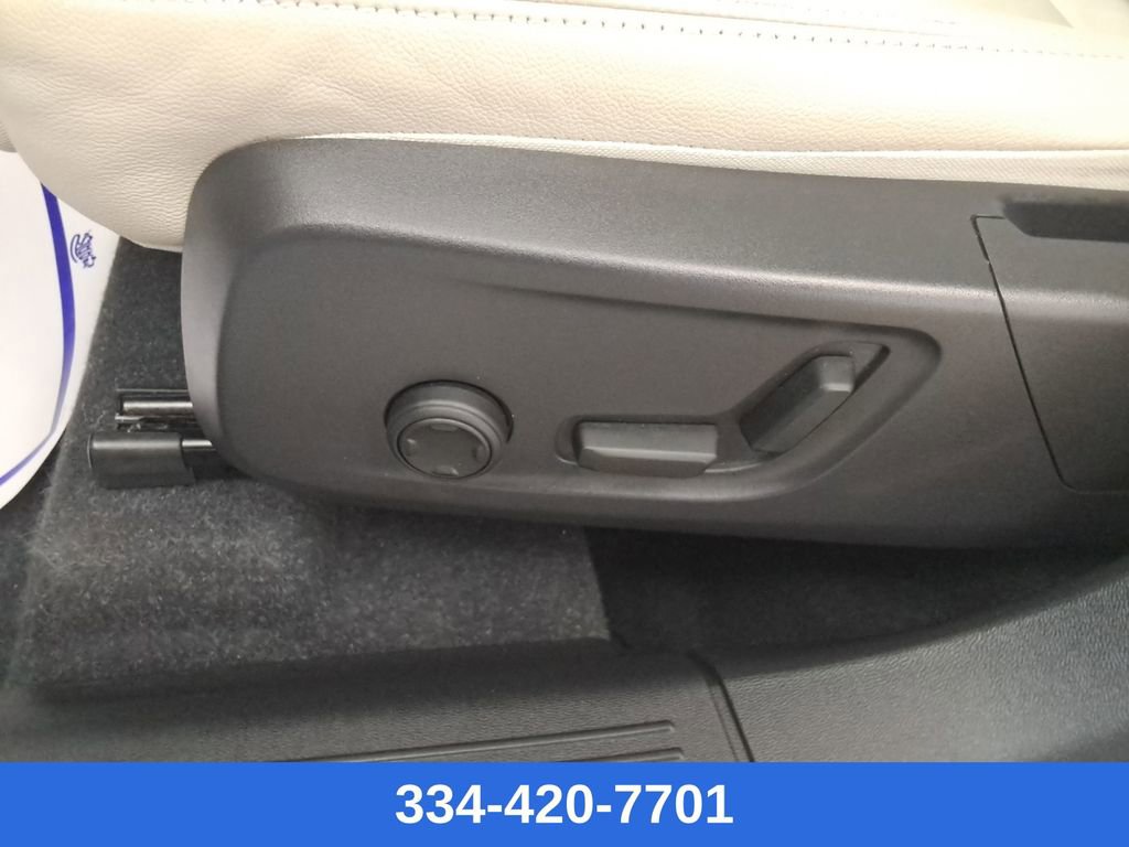 Certified 2023 Volvo XC40 B5 Ultimate w/ Protection Package Premier image 21