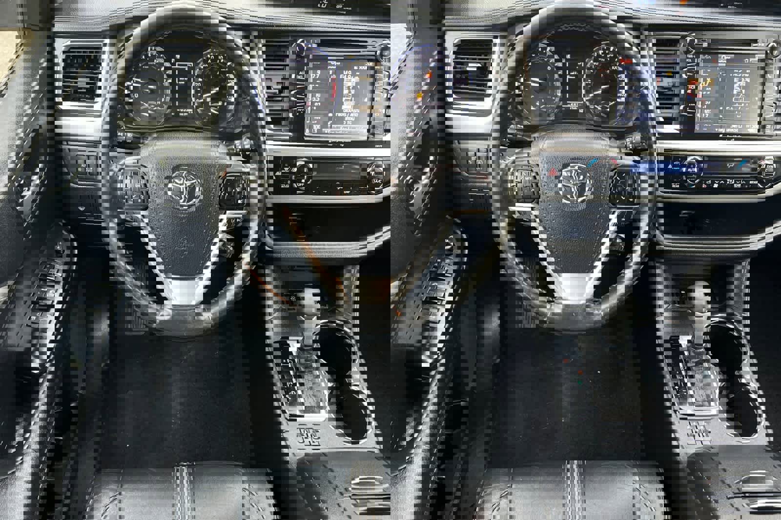 Used 2017 Toyota Highlander SE image 16