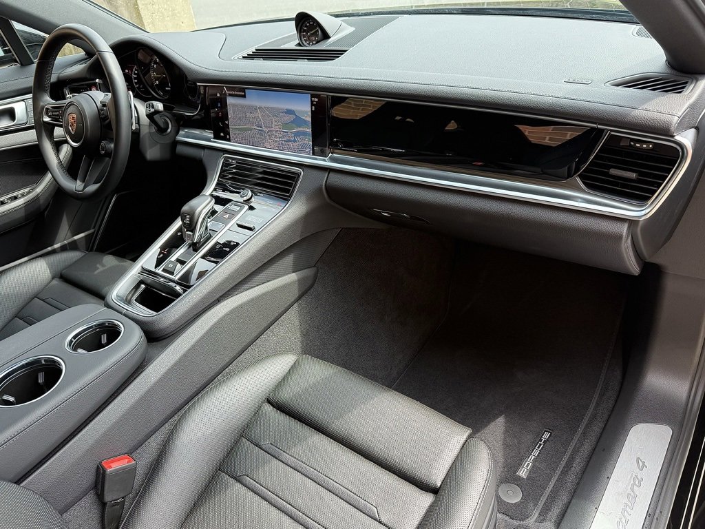 Used 2023 Porsche Panamera 4 image 21