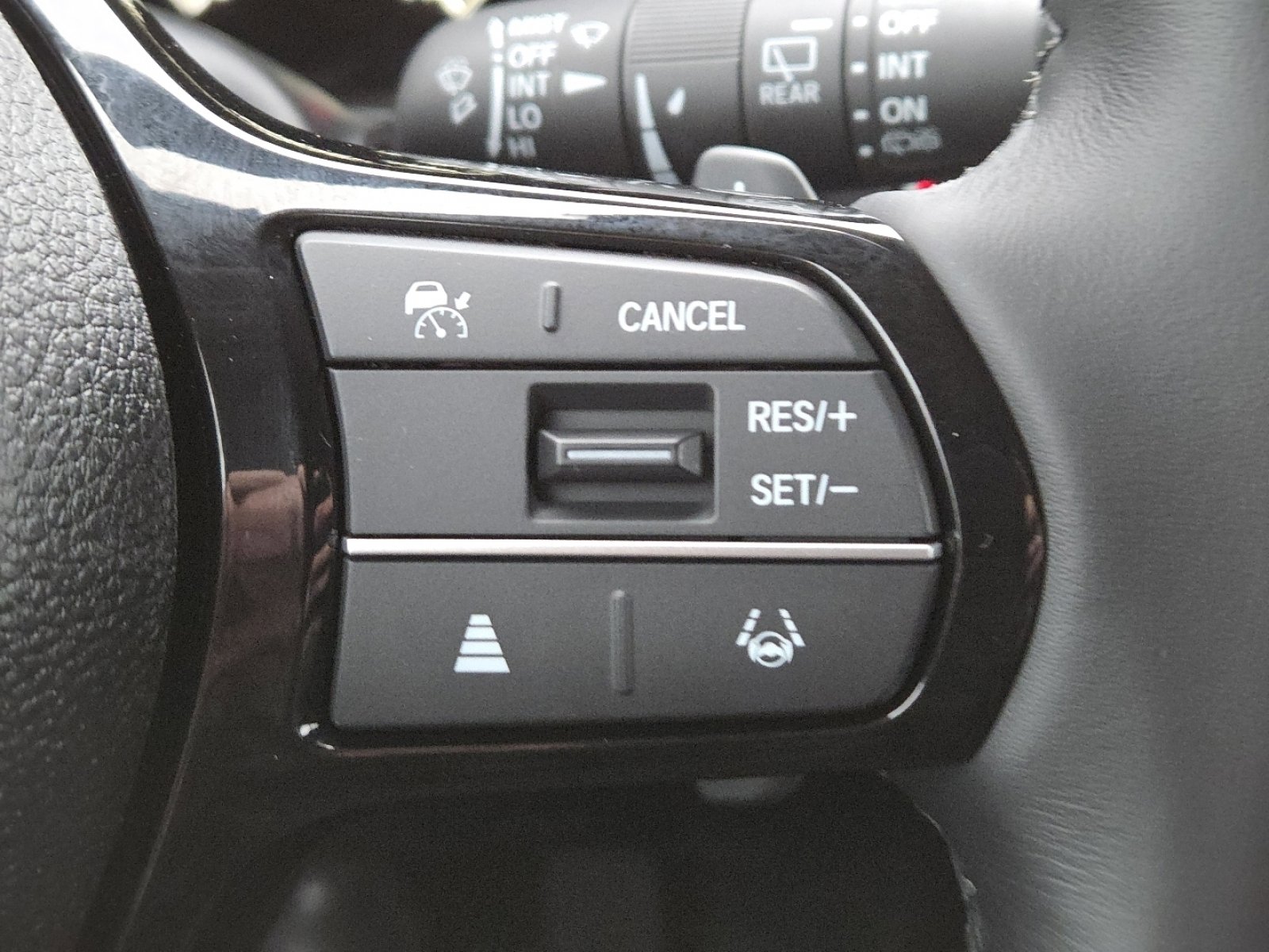 Used 2025 Honda Pilot EX-L image 6